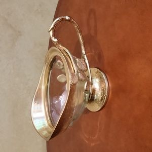 Gold gravy boat saucer